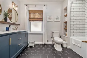 Spacious Family Retreat: King Beds+Arcade+Playground. Minutes from Zoo/Downtown - Image 3