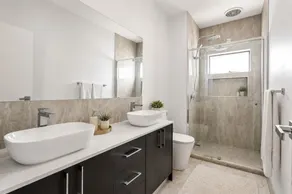 SARA by Ready Set Stay - 3 Bedrooms, Family Friendly Holiday House - Image 3