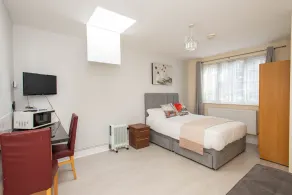 NEWLY REFURBISHED Studio, 20 mins to London Bridge - Image 2