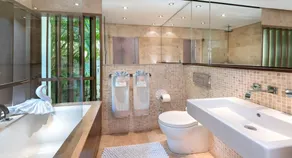 Beautiful Contemporary Beachfront House On Gibbs Beach - Image 4