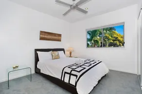 5⭐️ Family Luxury Waterfront home in Central Broadbeach - Image 5
