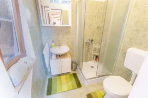 Helt privat ejendom - pool, have, legeplads, enge og skove - Image 2