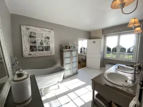 Authentic and family charming house on a 3600 m² park with swimming pool. - Image 3