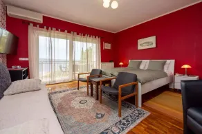 Holiday apartment with parking - Image 3