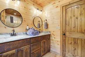 Luxury Cabin Getaway | Sauna | Game Room & Hot Tub - Image 5