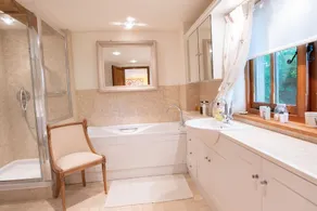 Stunning  2 bed/2 bath Country Retreat with huge gardens - Image 2
