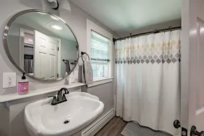 Private lakeside home with 2 private docks, hot tub, bball hoop, H2o activities - Image 4