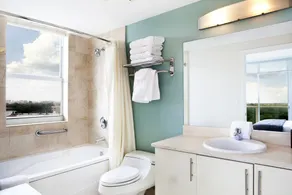 Private 2/2.5 bay view apt. in Coconut Grove Hotel includes parking! - Image 4