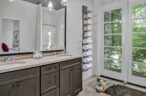 Designer Luxury on Smith Lake/Pool/5BR/3BR/Steps to Water! - Image 2