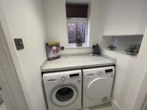 Spacious, boutique 2 Bed Apartment, central location - Image 5