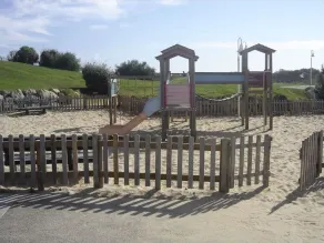 Bella villa Spaziosa confortevole con giardino recintato con alberi a 5 minuti dal mare - Image 2