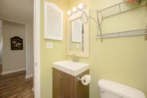 Garris Hideaway #2 by Oak Island Accommodations - Image 5