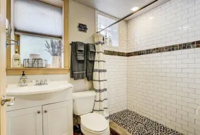 Massive Unit w/ Garage, Chef’s kitchen & office! Walk to the Lake, Downer Ave! - Image 3