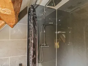 PENTRE BARN, family friendly, luxury holiday cottage in Mardy - Image 4