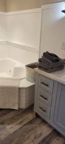 Serene Lake/Fishing Retreat w/outdoor hot tub and indoor Jaccuzzi - Image 3