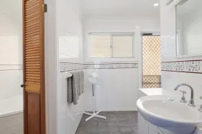 Cooinda Cottage -  A Beautiful holiday home in the heart of Black Head. - Image 2