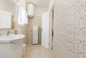 Newly renovated apartment for 2+2 - Image 4