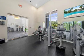 Modern 2BR2BA Pool Gym Near Airport #9 - Image 4