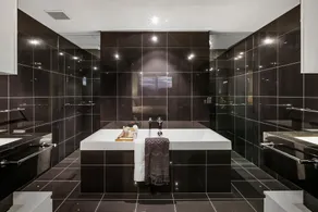 Stunning Waterfront Penthouse 3 or 4 Bedrooms - Image 3