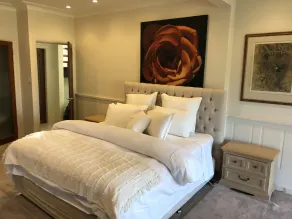 Supersized whole floor Residence Near Manly - Image 3