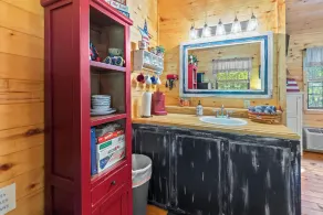 The Patriot Cabin close to the Buffalo National Park and River! Sleeps 4! - Image 3