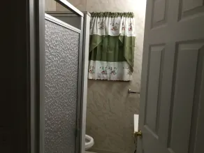 Escapade romantique Cabine très privée avec vue sur le lac Sawyer / WIFI et télévision par câble - Image 3