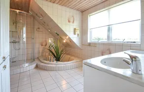 Lovely Home In Fur With Kitchen - Image 4