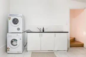 Spacious home, stroll to Yallingup Beach. - Image 2