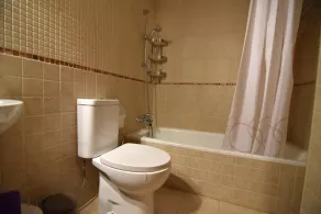 Apartment in Santa Margarida, Roses: Large Terrace, Air Conditioning, Parking. Near the Beach and Center. - Image 4