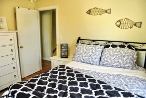 NEW! Comfort, Spacious 2300sqft, minutes to Newport  - Image 3