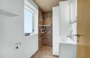 Vackert hem i Tarm med inomhuspool - Image 2