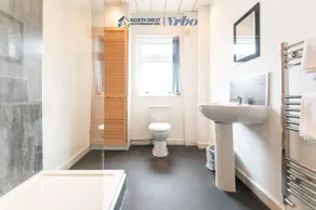 Maison confortable de 2 chambres à proximité des commodités locales - Image 2