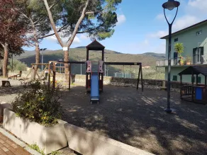 Smukt stenhus i Toscana med terrasse og balkon. - Image 2