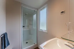 Caravana 'Confort Avec Clim 6' con piscina compartida, terraza privada y aire acondicionado - Image 2