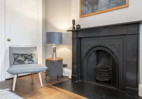 Fabulous two-bedroom apartment located in the heart of the city. Sleeps 4. - Image 2