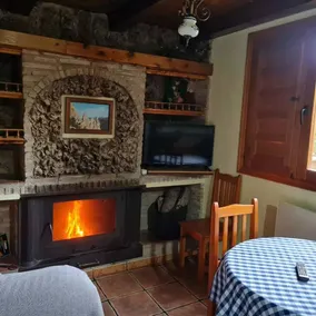 Romantic cottage with fireplace 1 bedroom next to hiking path - Image 3