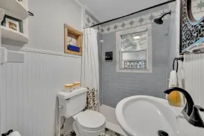 Historic \"Cozy Bungalow\" in the heart of Mt. Dora!! Pet Friendly. - Image 5