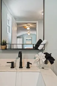 Adorable guest suite with private pool and entrance. - Image 4