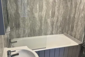Three bed house in Wolverhampton - Image 3