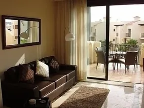 Apartamento ático de lujo con piscina comunitaria - Image 4