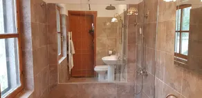 Casa Querceto: Stunning apartment with swimming pool, rural setting, near lakes. - Image 3