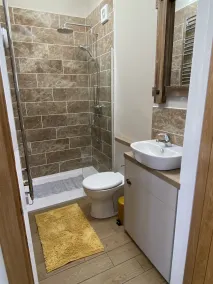 Rural hideaway but only 5 minutes from the centre of Cheltenham - Image 2