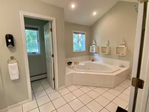 Amazing Lakefront Property - Image 2