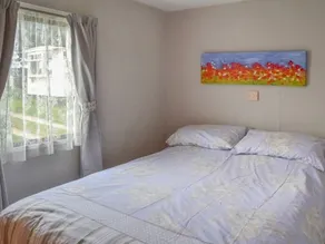 Norfolk Poppy Caravan - Sleeps 4 - WiFi and Sky TV Included - Image 3
