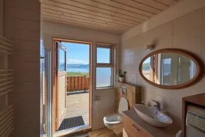 Fantastisk beliggenhed med land- og havudsigt, alligevel tæt på Reykjavik - Image 3