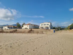 Beautiful little villa NUEVA PLAYA, with private garden, just on the beach front of Les Deveses - Image 2