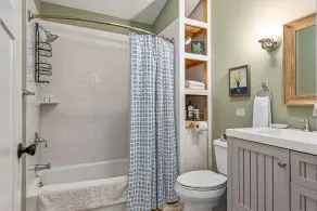 Charming Waterfront Cottage - Image 3