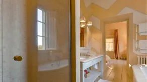 Luxury villa at 15 minutes driving from the seaside - Image 2