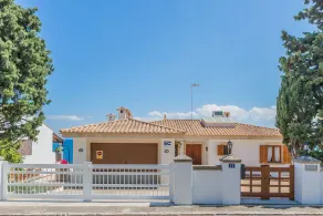 GRANDE VILLA FACE À LA MER ET VUES SPECTACULAIRES SUR LA BAIE - Image 4