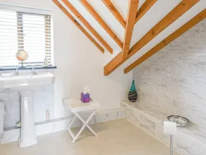 1 bedroom accommodation in Blaenau Ffestiniog - Image 2